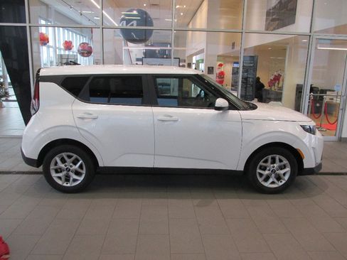 Used 2025 Kia Soul LX w/ LX Technology Package image 8
