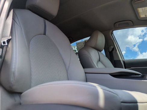 Used 2021 Toyota Camry XLE FWD image 31
