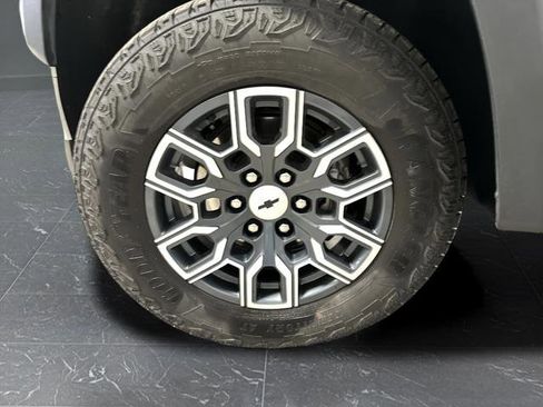 Used 2024 Chevrolet Colorado Z71 w/ Z71 Convenience Package 2 image 39