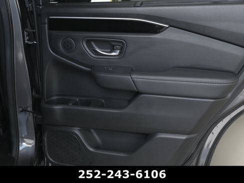 Used 2025 Honda Pilot Touring image 39