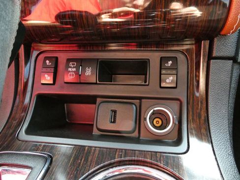 Used 2017 Chevrolet Traverse LT w/ Style and Technology Package image 28