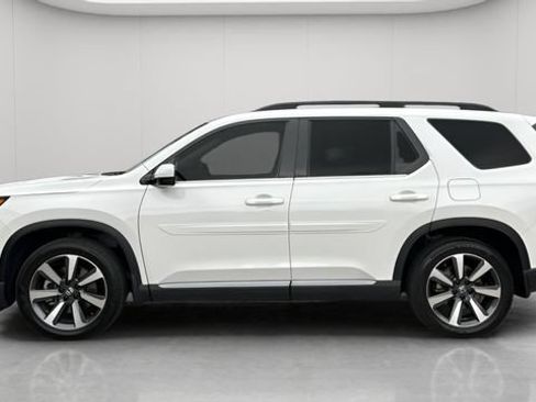 Used 2025 Honda Pilot Touring image 9