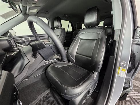 Used 2024 Ford Explorer XLT w/ Equipment Group 202A image 31