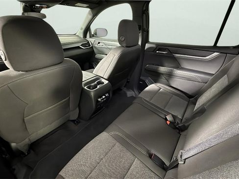 Used 2025 GMC Acadia Elevation image 27