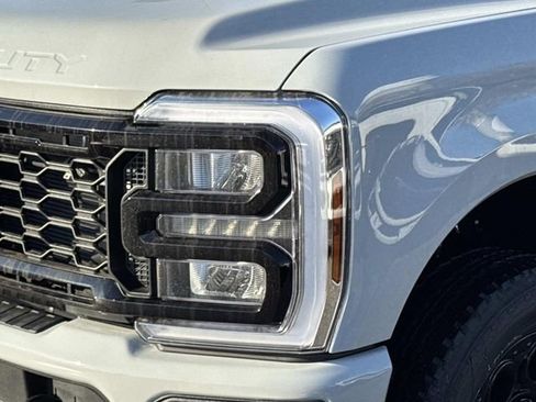 New 2026 Ford F250 Lariat w/ Black Appearance Package image 7