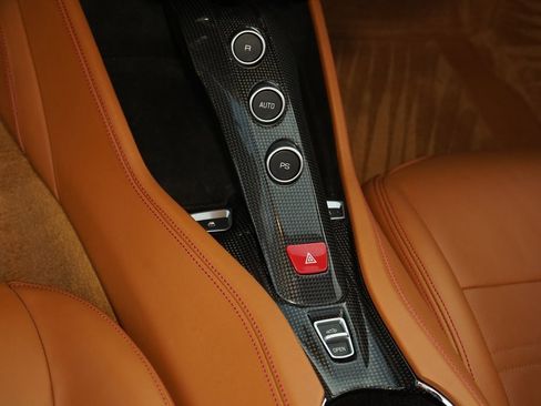 Used 2016 Ferrari California T image 18