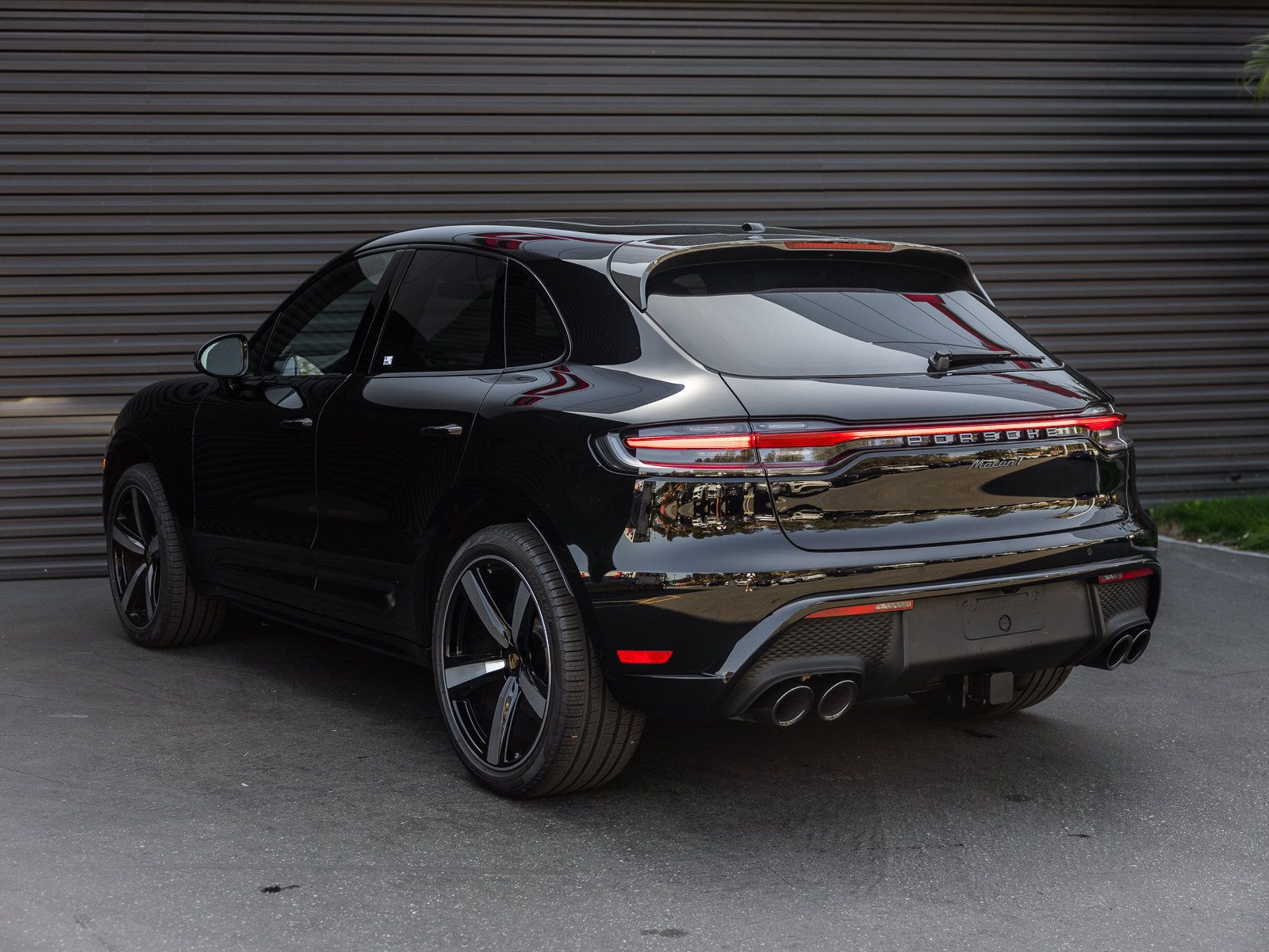 Certified 2026 Porsche Macan Turbo AWD/4WD image 3