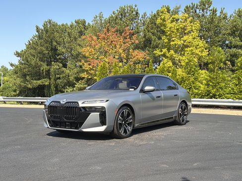 Used 2023 BMW i7 xDrive60 AWD/4WD image 11