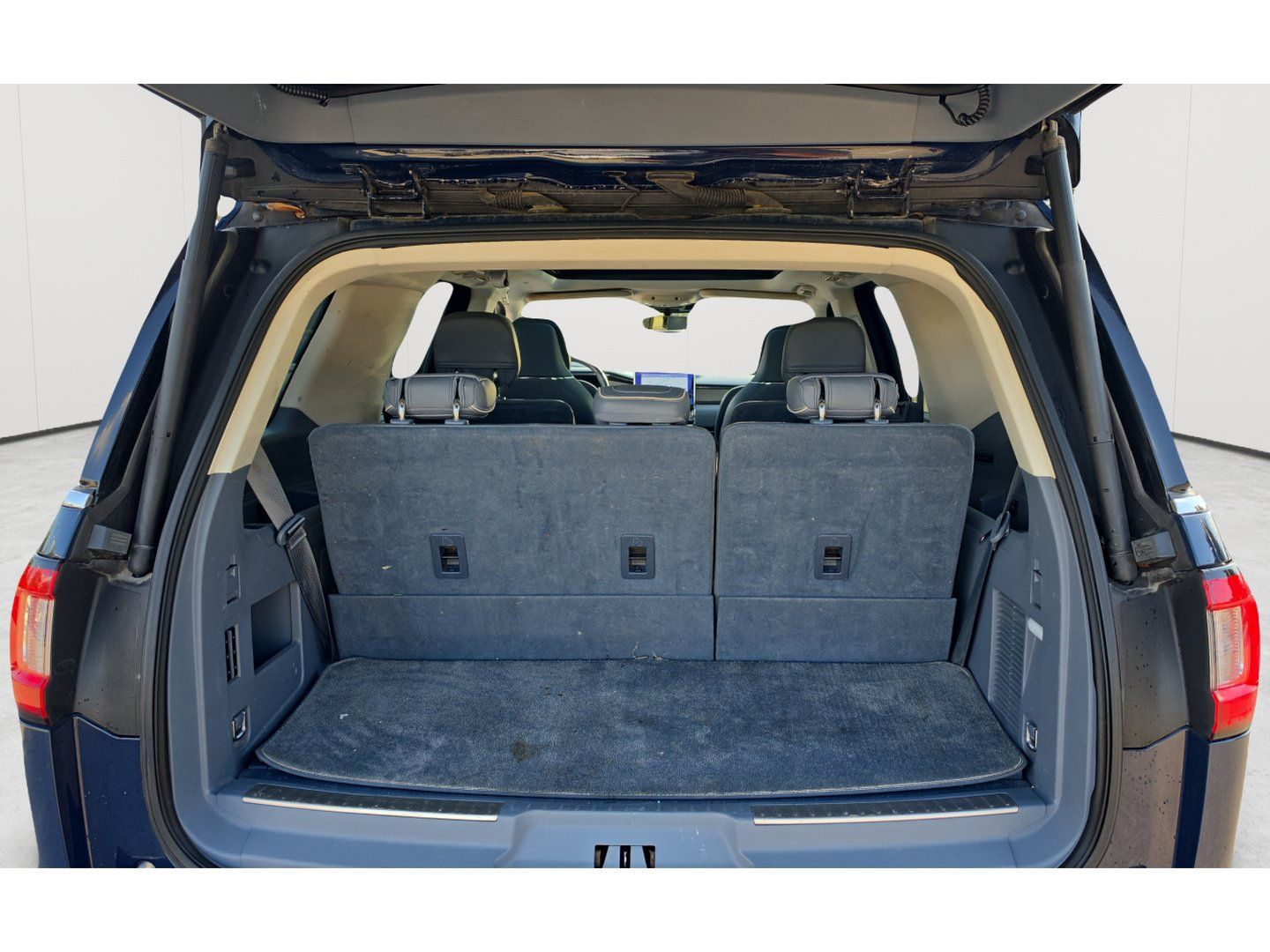 Used 2018 Lincoln Navigator Black Label w/ Cargo Package AWD/4WD image 23