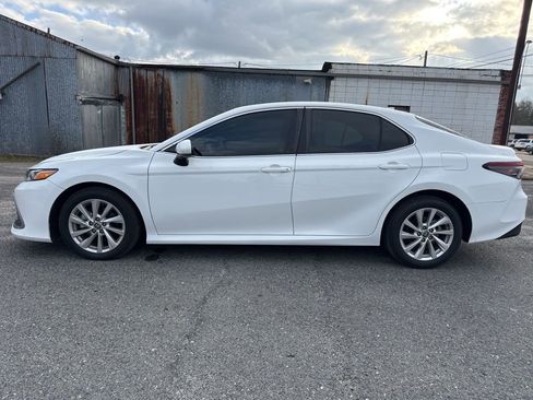 Used 2023 Toyota Camry LE image 8