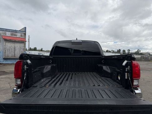 Used 2018 Toyota Tacoma TRD Off-Road AWD/4WD image 22