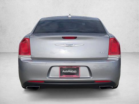 Used 2017 Chrysler 300 Limited image 7