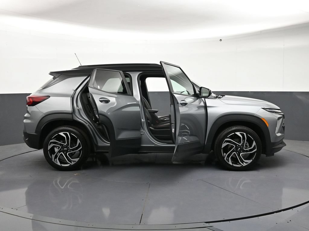 Used 2025 Chevrolet TrailBlazer RS w/ Driver Confidence Package AWD/4WD image 33