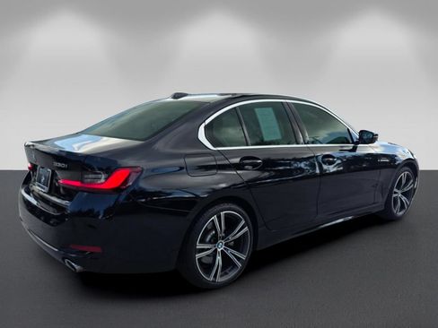 Certified 2024 BMW 330i Sedan w/ Convenience Package RWD image 4