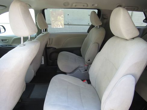 Certified 2020 Toyota Sienna L FWD image 13