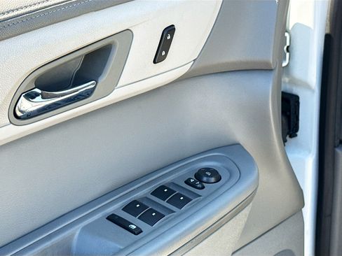 Used 2017 Chevrolet Traverse LS FWD image 8