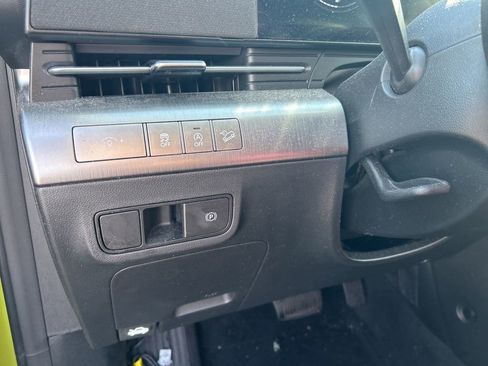 Used 2024 Hyundai Kona SE image 17