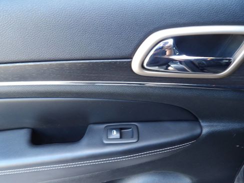 Used 2015 Jeep Grand Cherokee Limited image 22