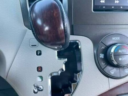 Used 2011 Toyota Sienna XLE FWD image 24