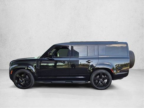 Used 2025 Land Rover Defender 130 X-Dynamic SE AWD/4WD image 8