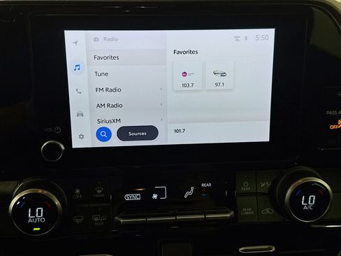 Used 2023 Toyota Highlander L image 17