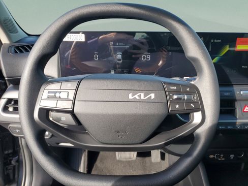 New 2025 Kia K4 FWD image 15