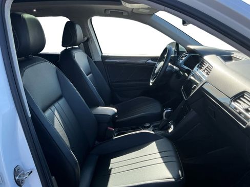 Used 2023 Volkswagen Tiguan SE w/ Panoramic Sunroof Package image 14