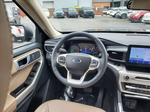 Used 2023 Ford Explorer XLT w/ Equipment Group 202A AWD/4WD image 10