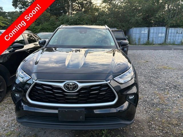 Certified 2020 Toyota Highlander XLE AWD/4WD image 1