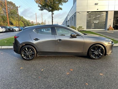 Used 2019 MAZDA MAZDA3 AWD Hatchback w/ Premium Pkg image 9