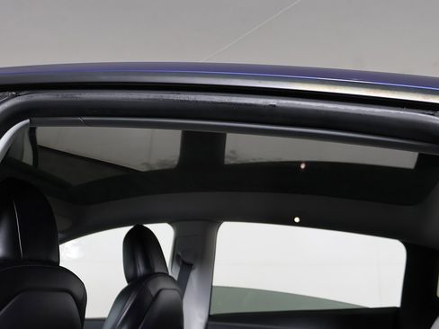 Used 2022 Tesla Model Y Long Range image 17