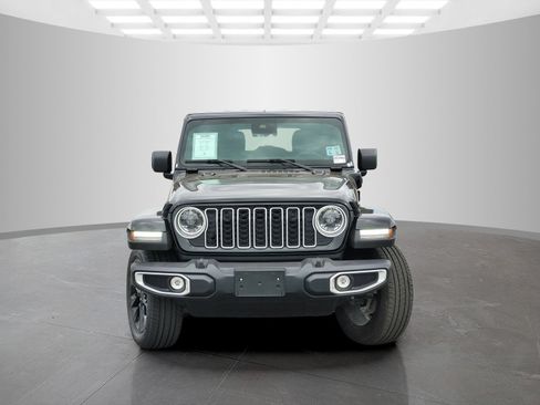 Used 2025 Jeep Wrangler Unlimited Sahara AWD/4WD image 3