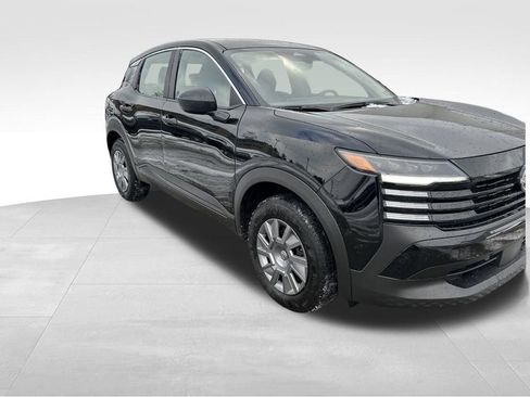 Certified 2025 Nissan Kicks S image 9