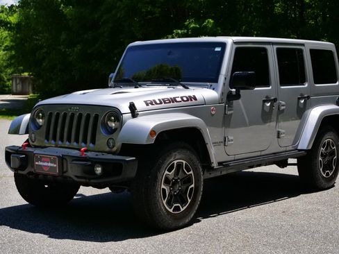 Used 2016 Jeep Wrangler Unlimited Rubicon AWD/4WD image 6