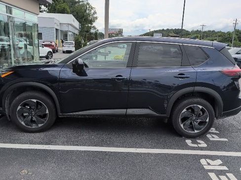 Used 2024 Nissan Rogue SV AWD/4WD image 4