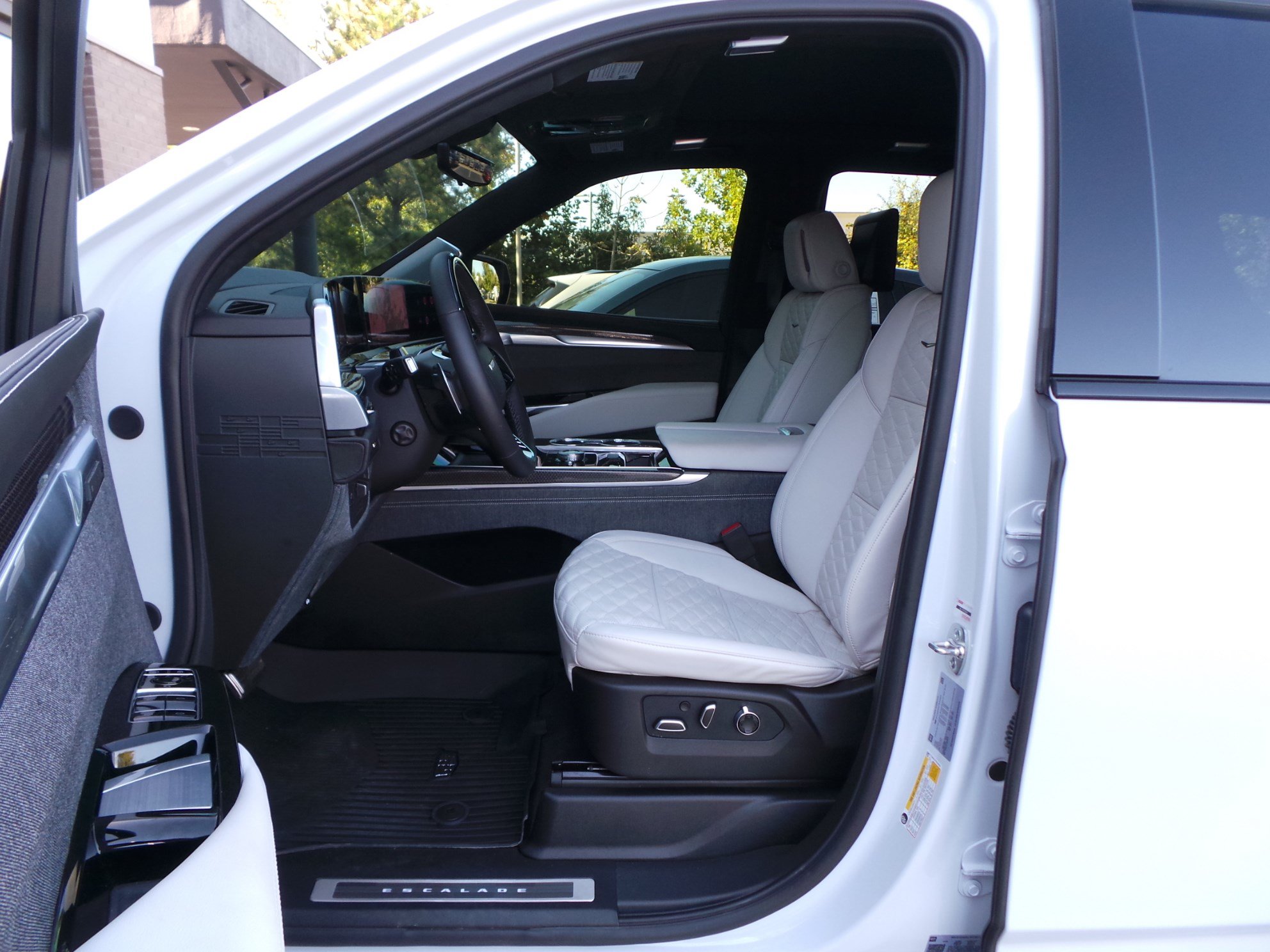 Used 2026 Cadillac Escalade V AWD/4WD image 33