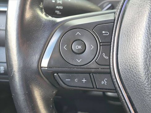 Used 2019 Toyota Camry SE w/ Convenience Package FWD image 4