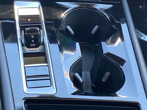 Certified 2024 Volkswagen Atlas SE w/ Panoramic Sunroof Package AWD/4WD image 10