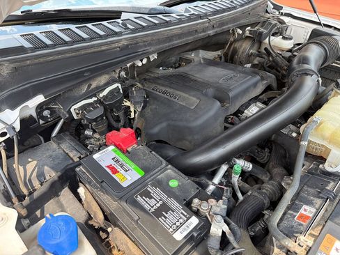 Used 2018 Ford Expedition XLT w/ Equipment Group 202A AWD/4WD image 26