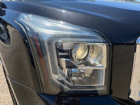 Used 2020 GMC Yukon XL Denali AWD/4WD image 46