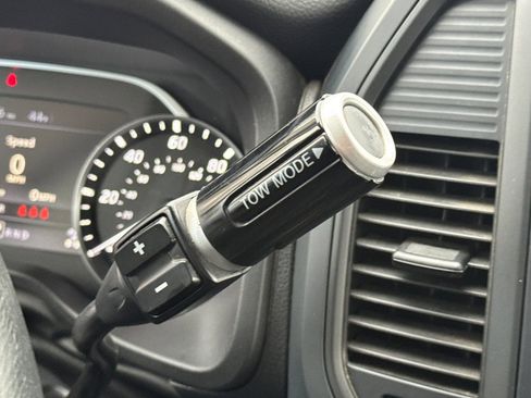 Used 2022 Nissan Titan SV w/ Accessory Utility Package image 21