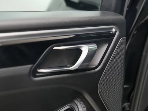 Used 2018 Porsche Macan AWD/4WD image 15