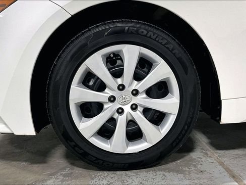 Used 2022 Toyota Corolla LE image 11