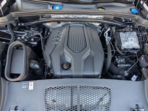 Certified 2026 Porsche Macan AWD/4WD image 28