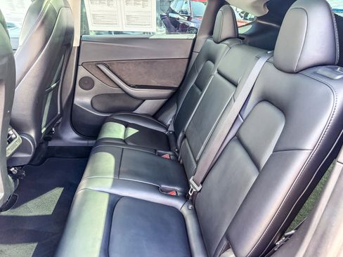 Used 2022 Tesla Model Y Performance AWD/4WD image 17