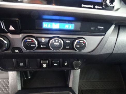 Used 2023 Toyota Tacoma TRD Sport image 12