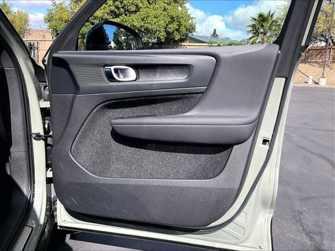 Used 2023 Volvo XC40 Recharge Plus w/ Protection Package Premier image 27