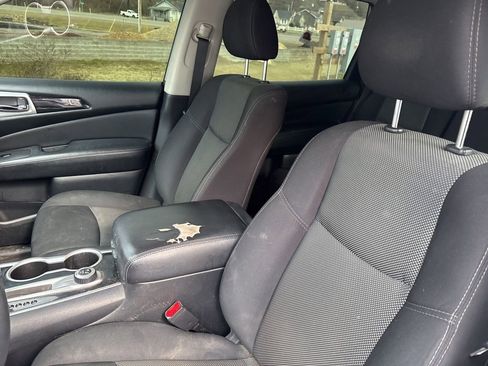 Used 2019 Nissan Pathfinder S image 11