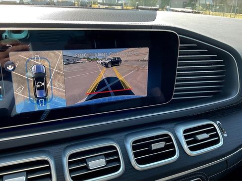 Used 2025 Mercedes-Benz GLS 450 4MATIC image 21