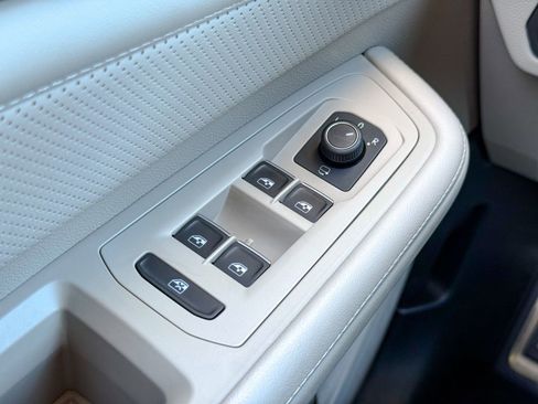 Used 2024 Volkswagen Atlas SEL Premium R-Line image 33